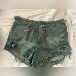 Free people hugh waisted camo cargo shorts